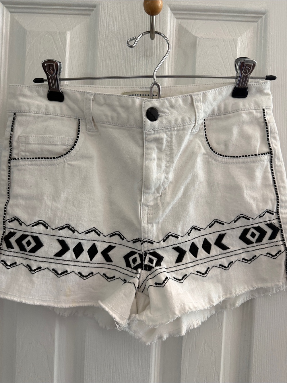 Ci Sono White Denim Shorts with Black Decorative Embroidery